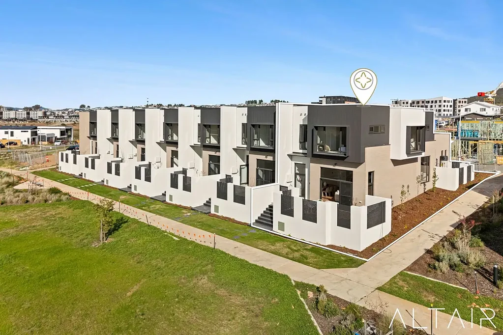 Denman Prospect 4chambre Corner Position | 195m² of Living with North-Facing Brindabella Views (Separate Title)