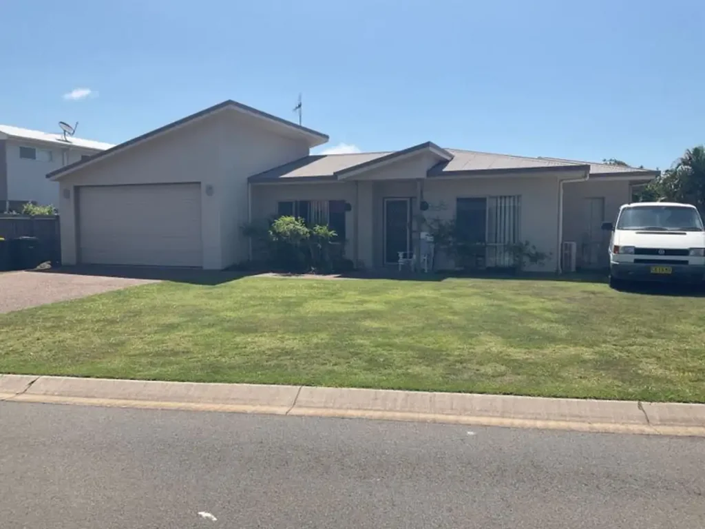 Low Set 4 Bedroom Home - Walk To The Beach In Under 5 Minutes!