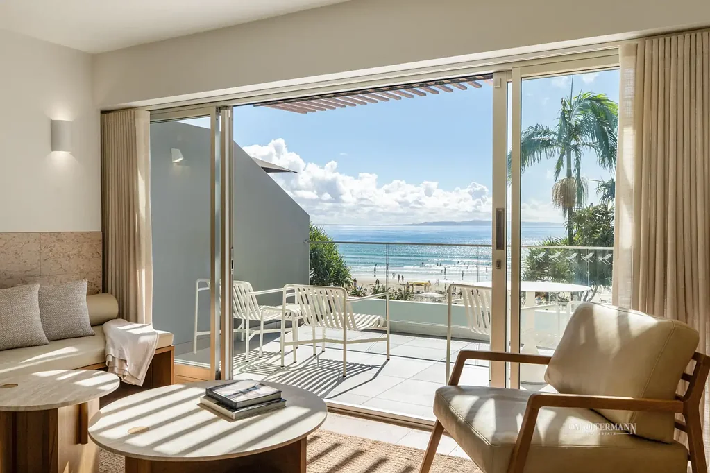 Noosa Heads 1 Slaapkamer Irrefutable Height of Desire; Absolute Beachfront; Rooftop Terrace & 180 Degree Sight to Behold