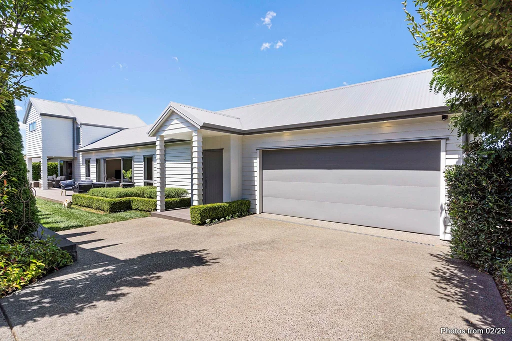 Pukekohe 4Moenga THE JEWEL OF ANSELMI RIDGE
