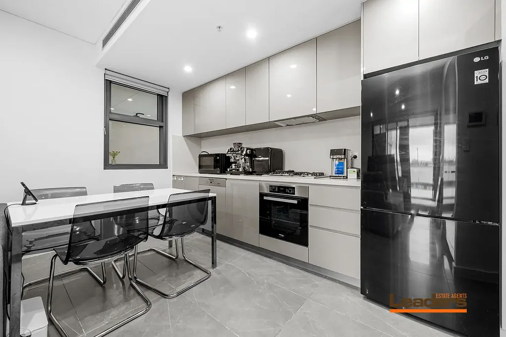 Macquarie Park 1ห้องนอน Experience the Ultimate Urban Living Home ! Enjoy low levies with great facilities, including a swimming pool and gym.