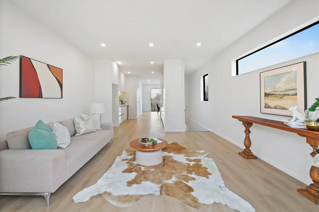 Wattle Downs 3房  Spacious Design-Living with Coastal Views!