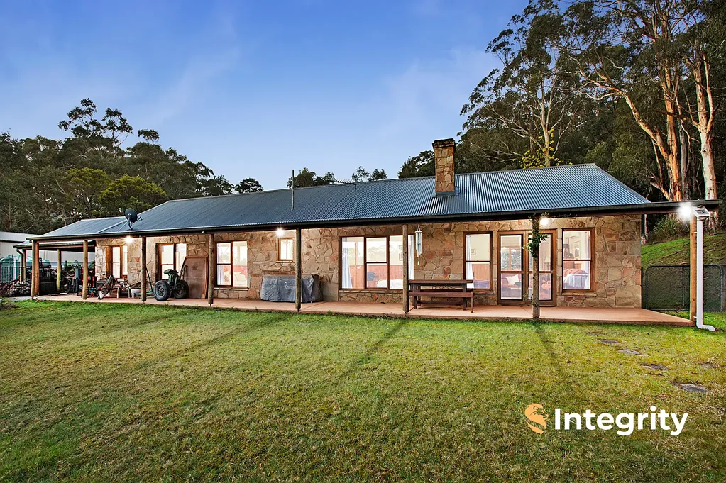 Don Valley 4બેડરૂમ CHARACTER CASTLEMAINE STONE HOUSE + SHED SECOND DWELLING