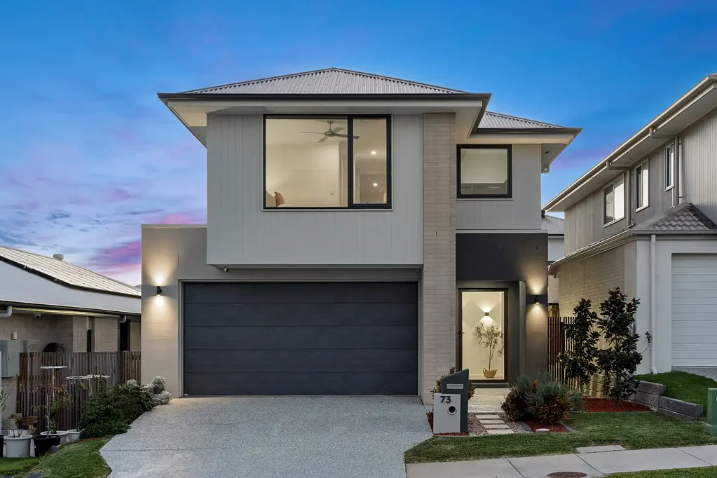 Greenbank 5ਬੈੱਡਰੂਮ Elegant Double-Storey Masterpiece in Everleigh - Where Luxury Meets Smart Living