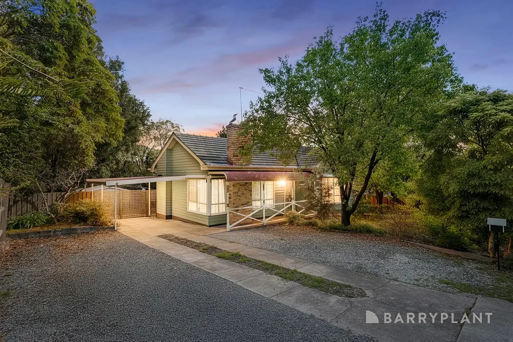 Ferntree Gully 5બેડરૂમ * Auction on Thursday 27th November at 5:30pm *