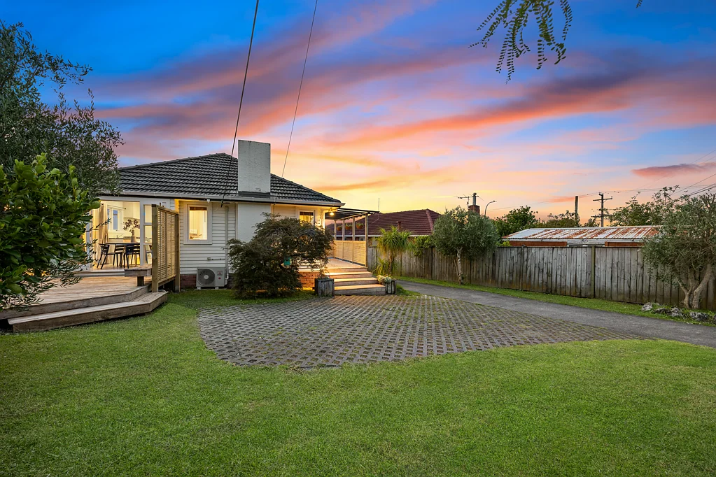 1/3 Mackenzie Street, Te Atatu South, Waitakere City, Auckland
