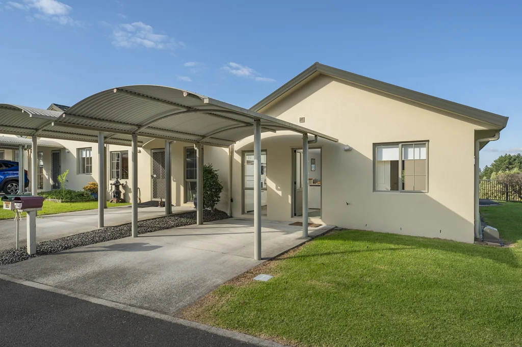 Judea 2Habitaciones Plaster Over Brick, Carefree Lifestyle, MUST SELL!