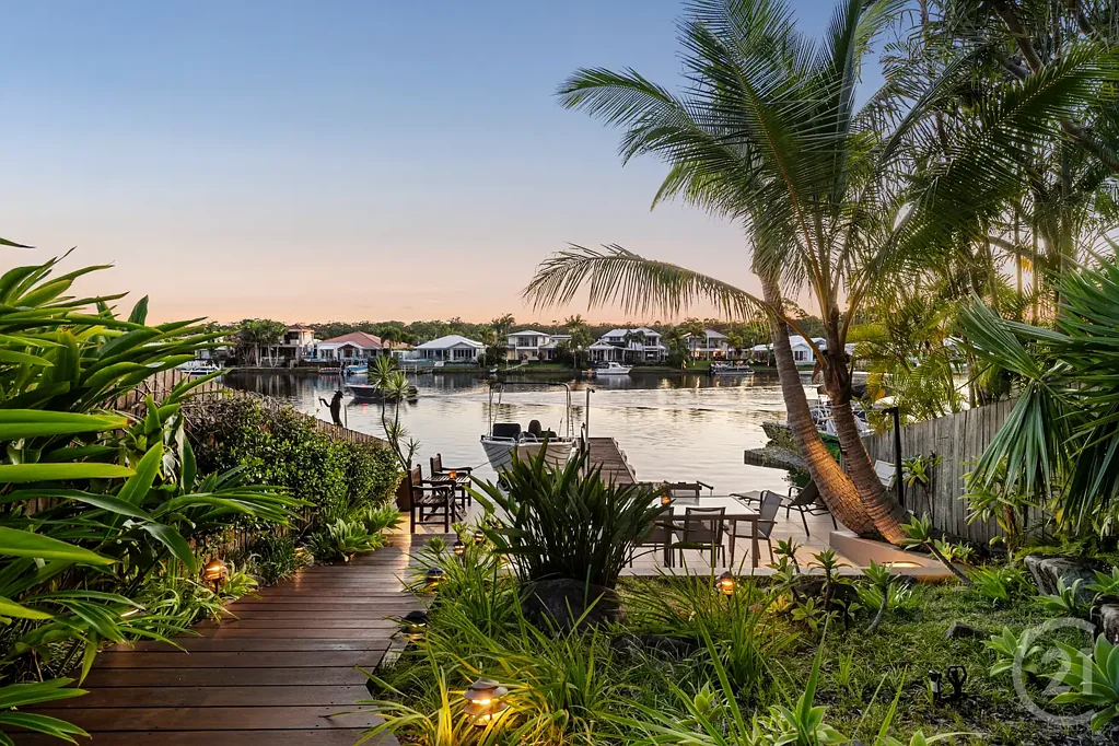 Noosaville 3Phòng ngủ Peaceful & Private Waterfront Living