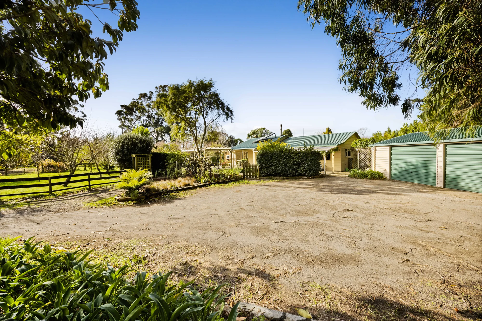 Lepperton 3Kwarto Countryside Haven with Endless Potential
