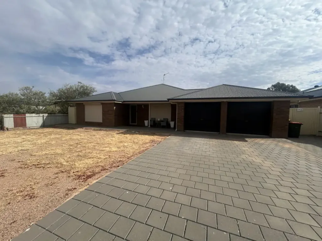 Stirling North 4房  Versatile Family Home on Expansive Allotment in Prime Stirling North Location