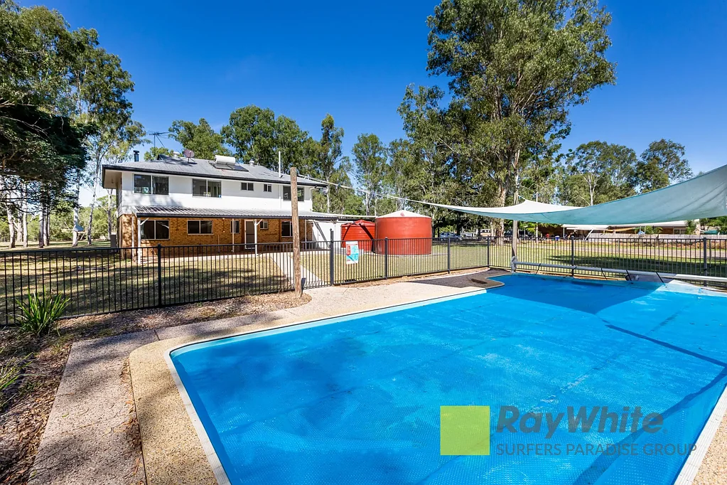 5 BEDROOM HOME WITH POOL AND DUCTED AIR CON ON APPROX 2 FLAT ACRES.