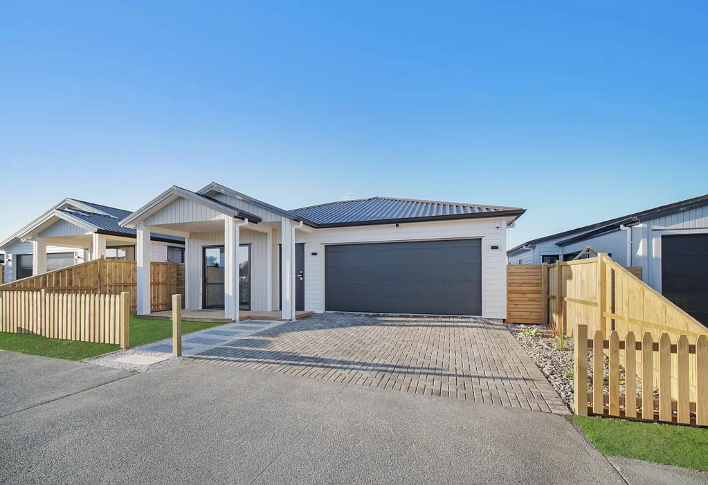 Karaka 4 Bedroom Modern Family Home in Karaka!