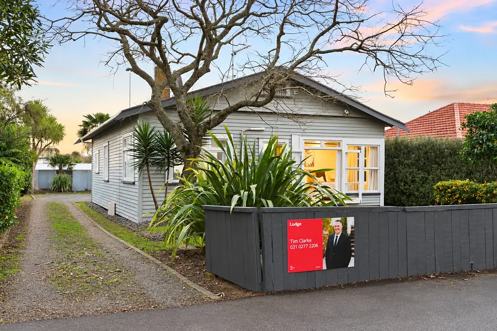 Hamilton East 3Moenga No Plan B - This Must Sell!
