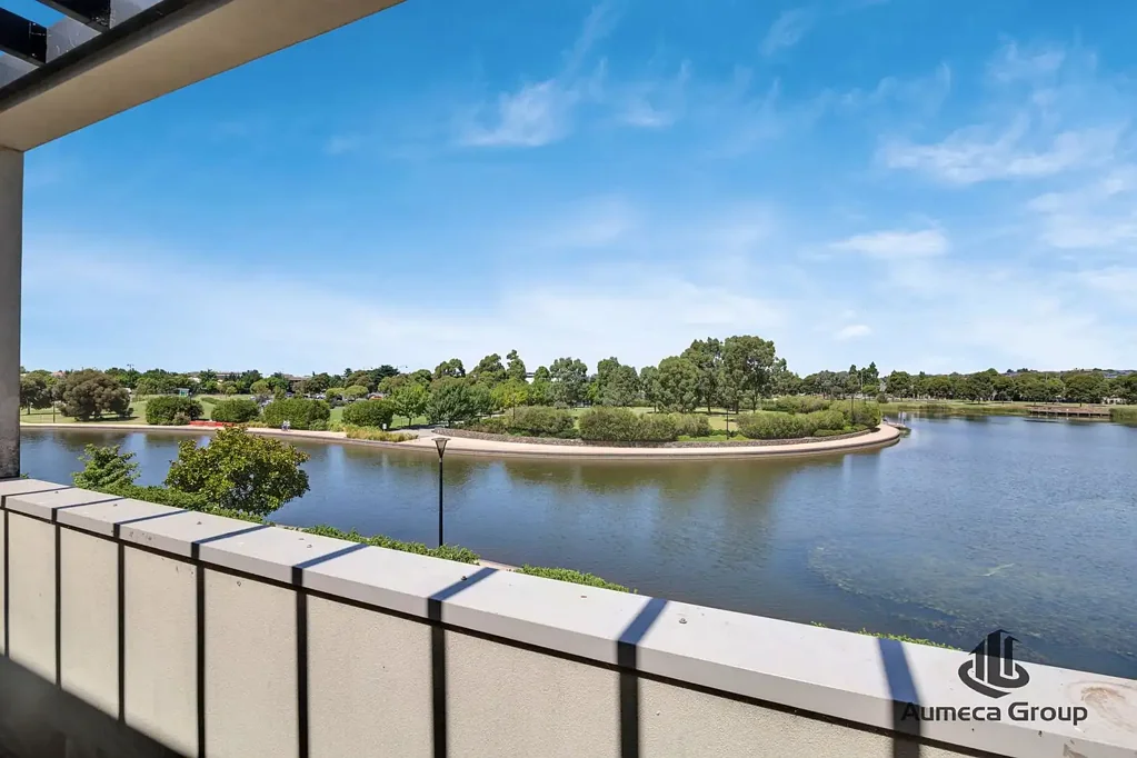 SUPERIOR LAKE VIEW TOWNHOUSE