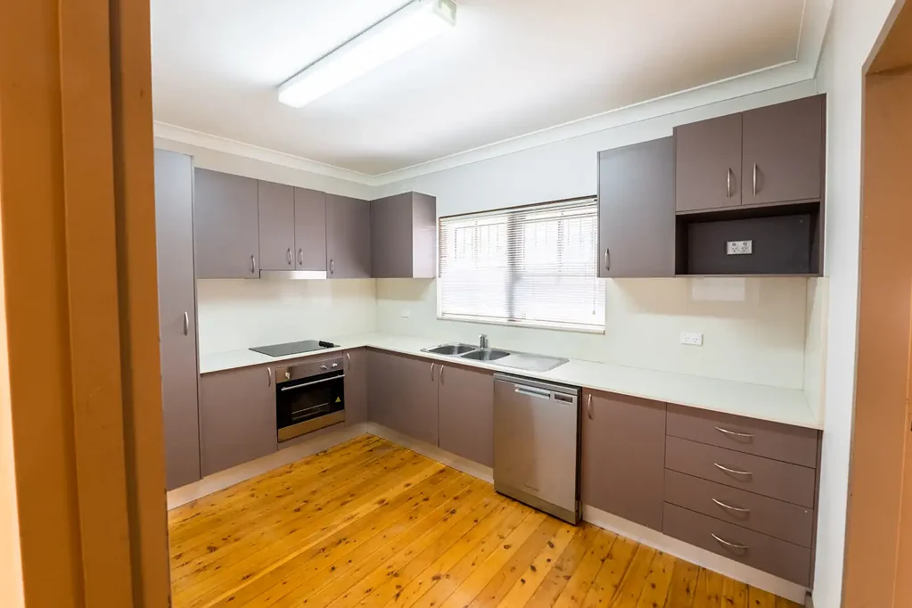 LARGE TOWNHOUSE!!!