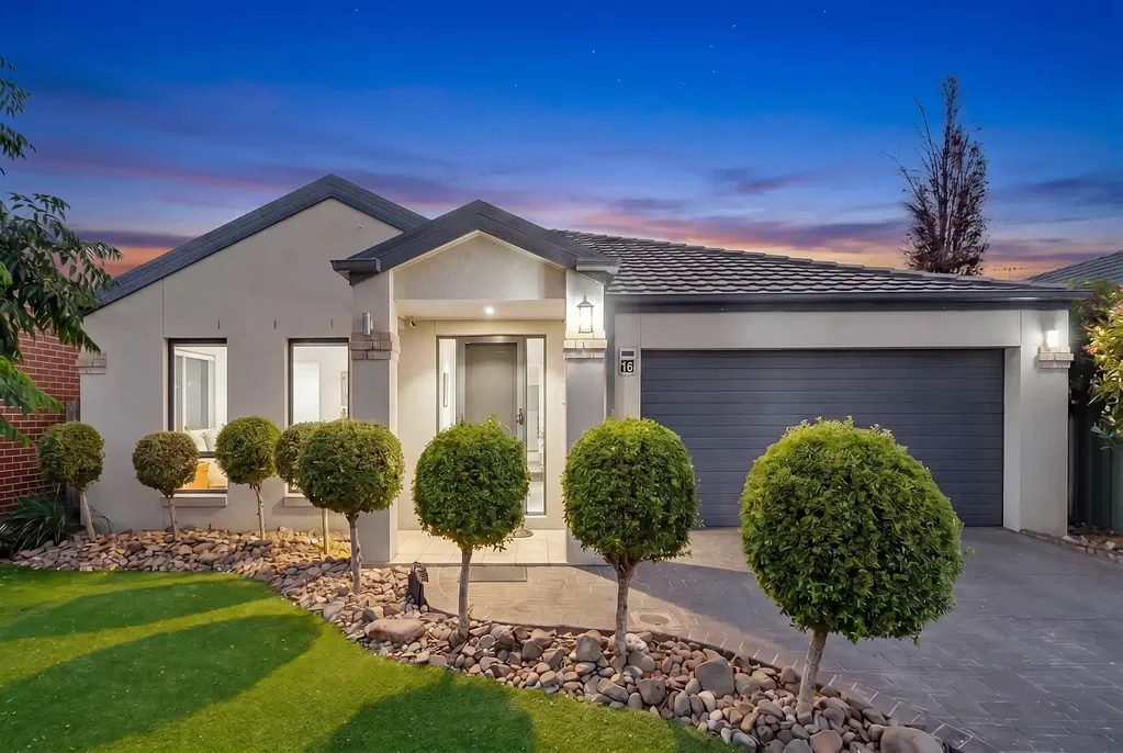 16 Brushwood Circuit, Roxburgh Park, VIC 3064