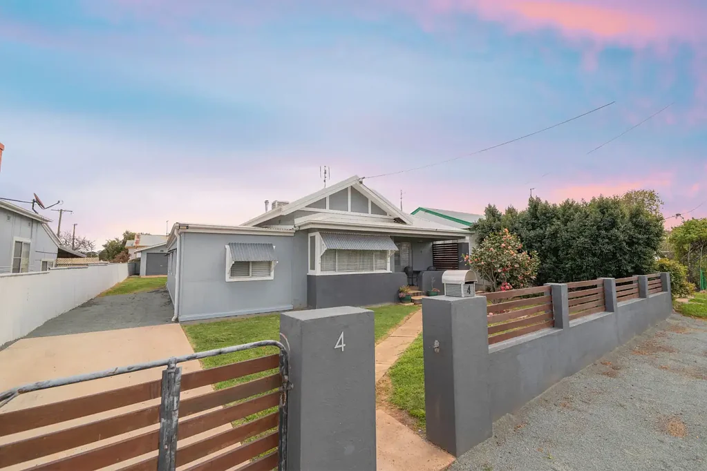 4 Armstrong Street, Parkes, NSW 2870