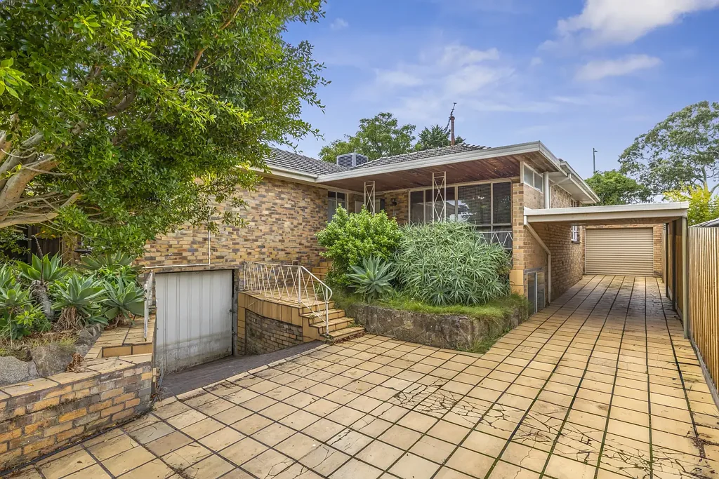 Chadstone 4غرفة نوم Prime Development Opportunity – Approved Plans & Permits for 2 Townhouses