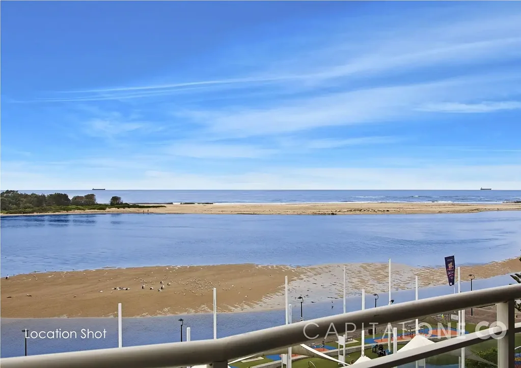 The Entrance 1房  OCEAN VIEWS overlooking the channel