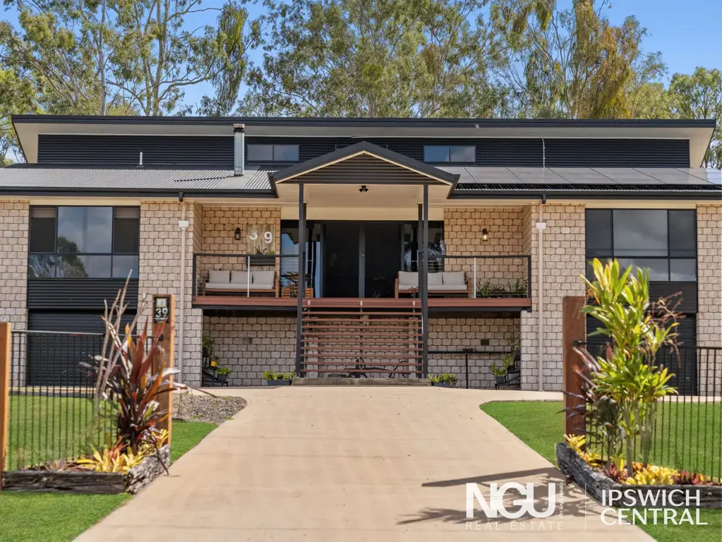 Kensington Grove 5침실 GRAND STREET PRESENCE WITH MOUNTAIN VIEWS, HUGE SHED & 18KW SOLAR!
