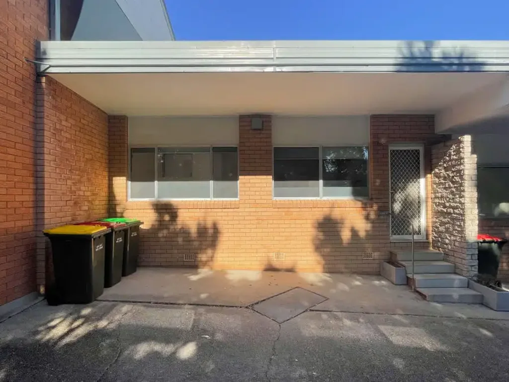 UNIT IN THE HEART OF COFFS
