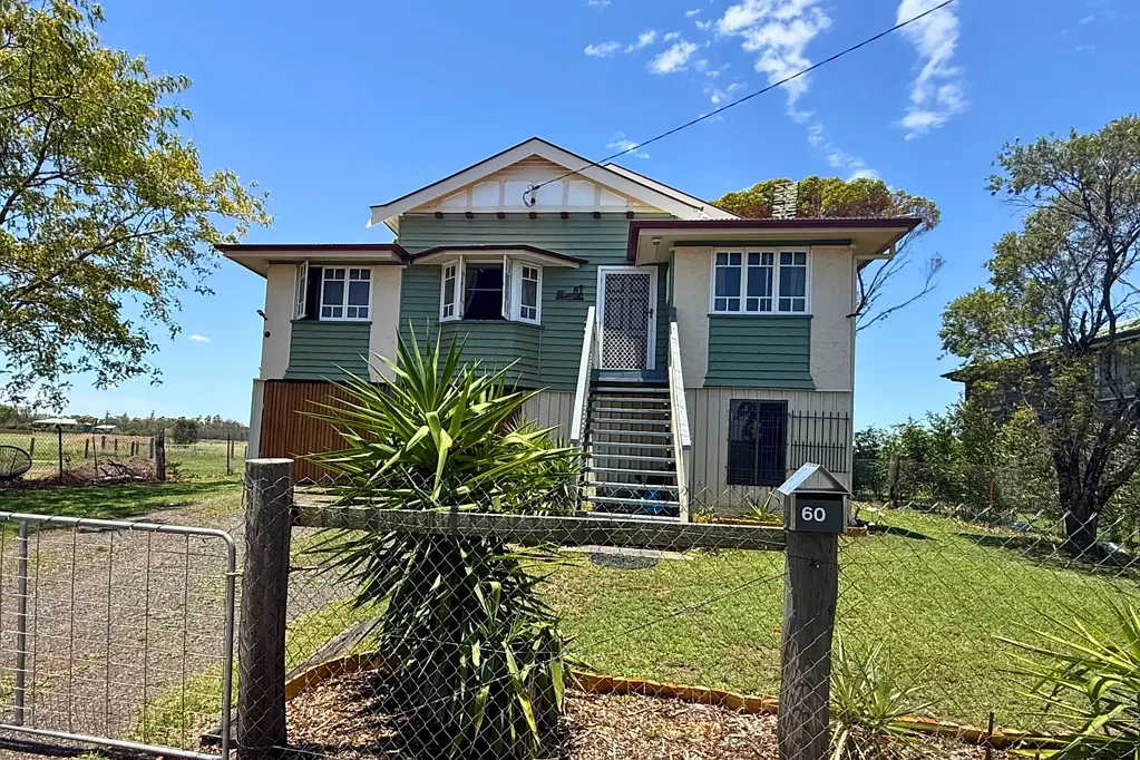 Dalby 3房  Seeing is Believing – A Charming 1934 Home Full of Character & Space