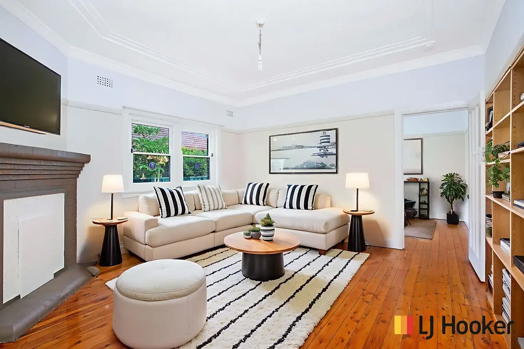 Gorgeous 2 Bedroom Semi with Spacious Backyard