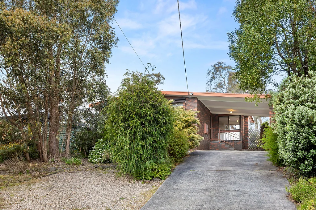 13 Marina Drive, Mount Clear, VIC 3350