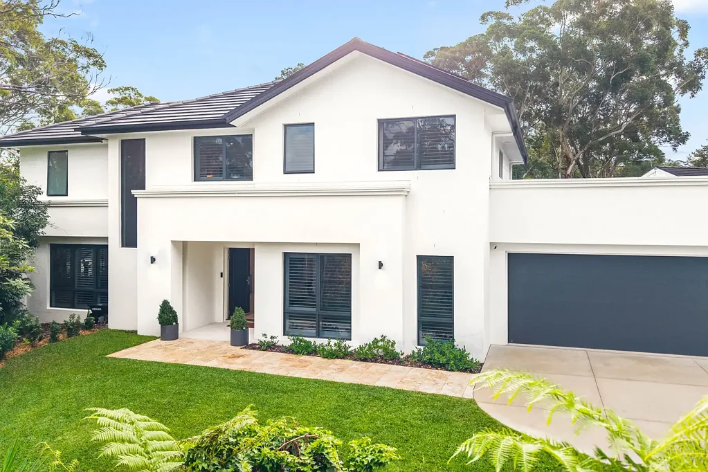 Wahroonga 5房 北向景观  四区独立  泳池娱乐  Miele厨电  五卧四卫  主卧套房  双车库  太阳能屋顶  步行公交 Brand new and destined to impress