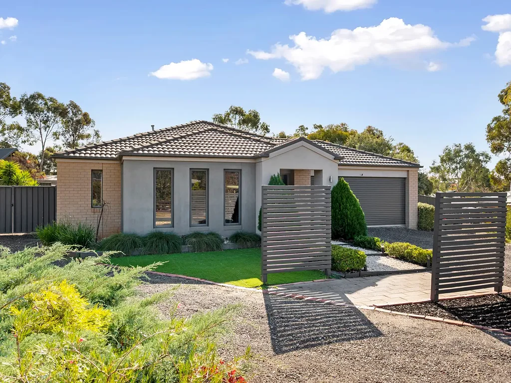 Maiden Gully 4غرفة نوم Elegant Family Living on Spacious 1500m2 Allotment