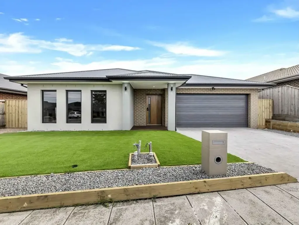 Wollert 6 Bedroom Modern Rooming Home with High Rental Yield.