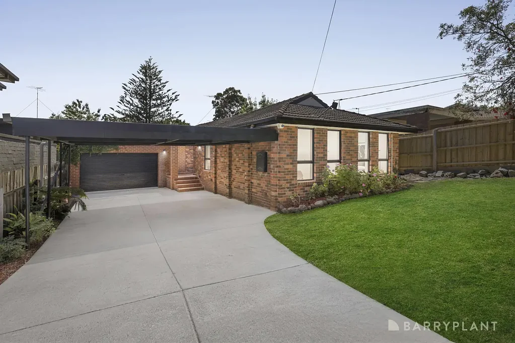 Bulleen 4कमरा Move-In Ready with Room to Grow