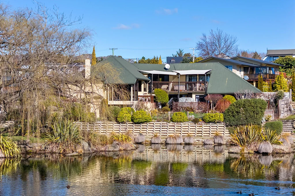 Alexandra 3 Bedroom Breathtaking Views Await on Aronui