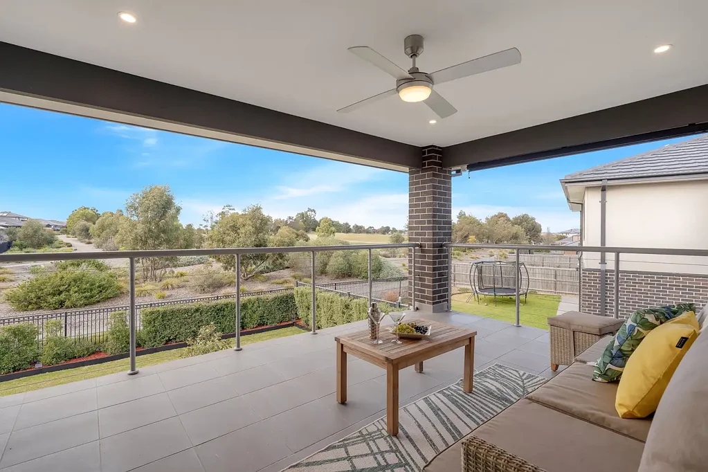 Beveridge 5部屋 STUNNING GOLF COURSE PROPERTY WITH HIGH-END FINISHES