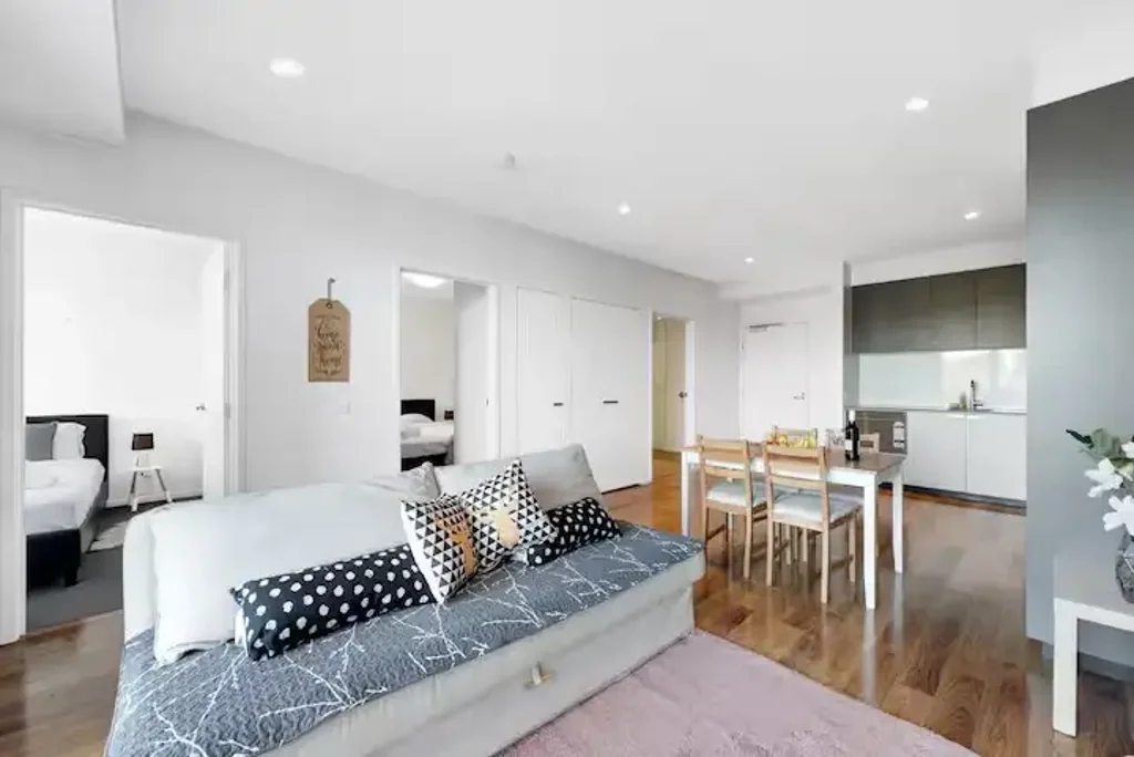 Kensington 2 Bedroom Stylish Two Bedrooms Two Bathrooms Apartment in the Heart of Kensington