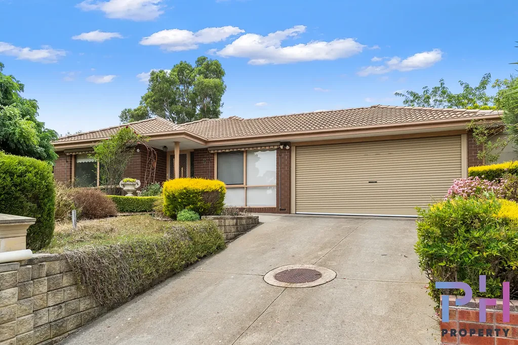 SPACIOUS FAMILY HOME WITH A LARGE YARD