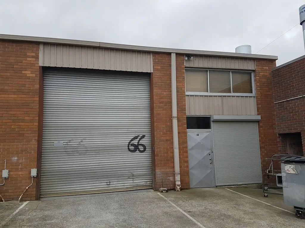 INDUSTRIAL FACTORY IN GREAT LOCATION IN KEYSBOROUGH