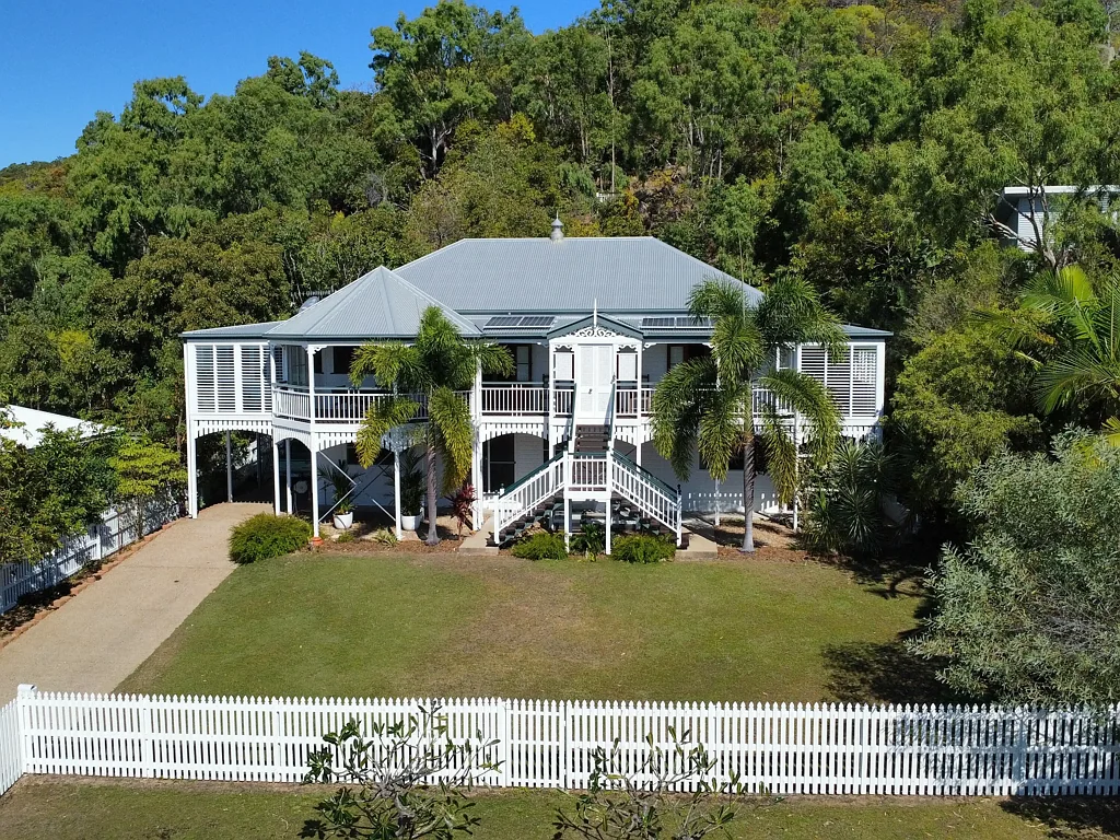 Horseshoe Bay 4部屋 Modern Queenslander with water views adjoining National Park