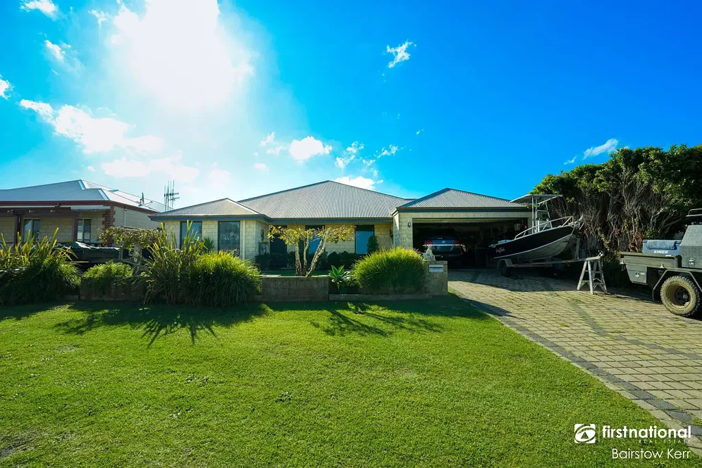 Mckail 4房  Spacious Family Home in Quiet Street Location