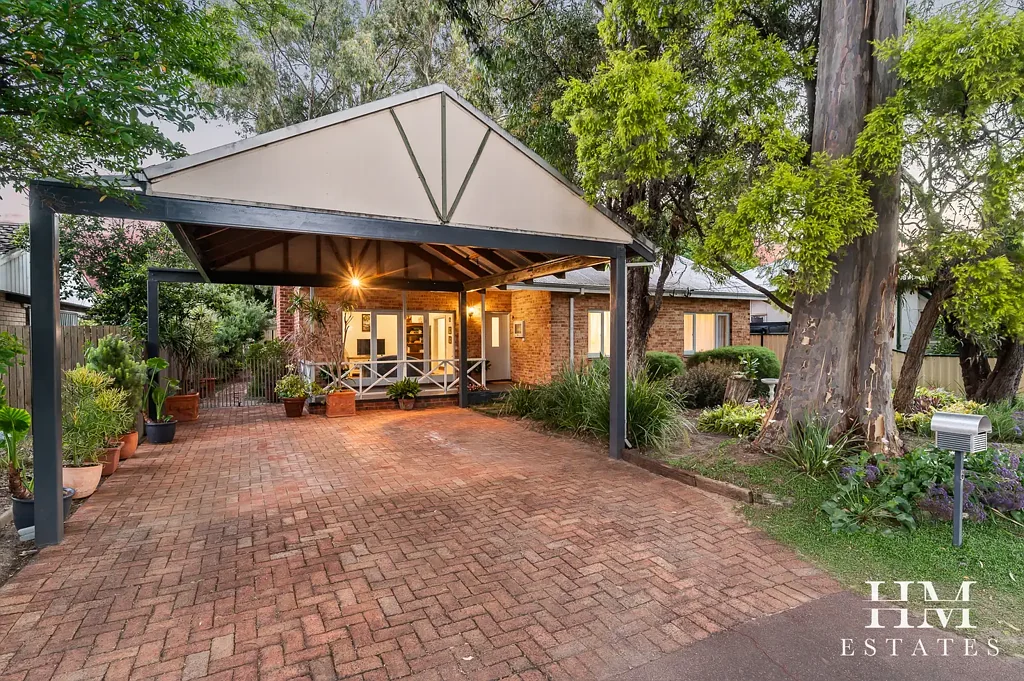 Guildford 3ਬੈੱਡਰੂਮ SENSATIONAL FAMILY LIVING IN HISTORIC GUILDFORD ON A MASSIVE 923 SQM BLOCK