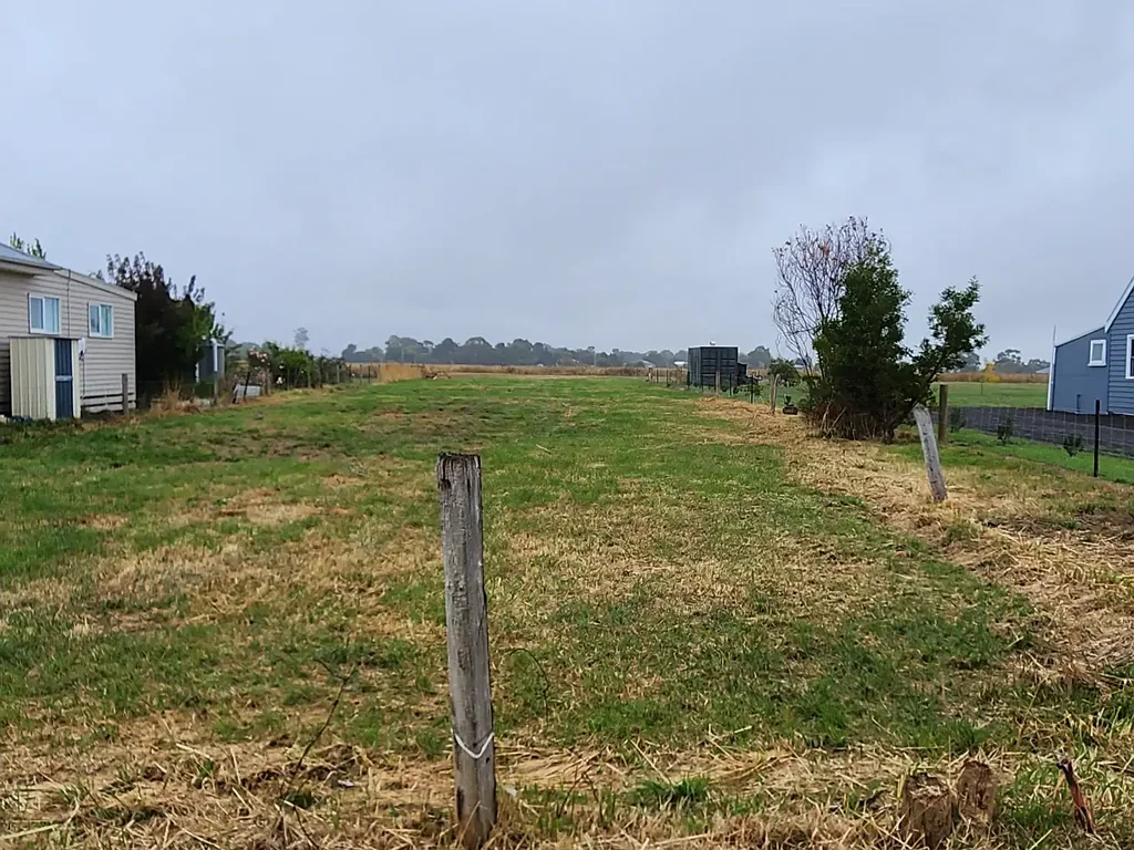 Clunes  1302 m2 of Flat land in the town of Clunes