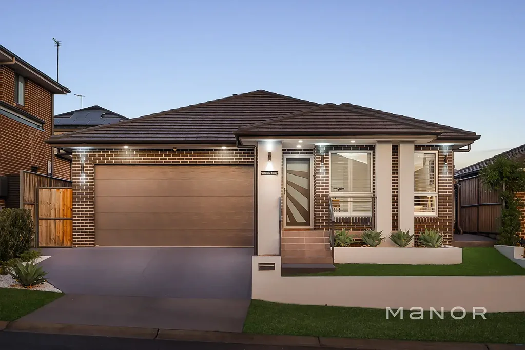 Box Hill 5 Bedroom One of Clarendon's Finest