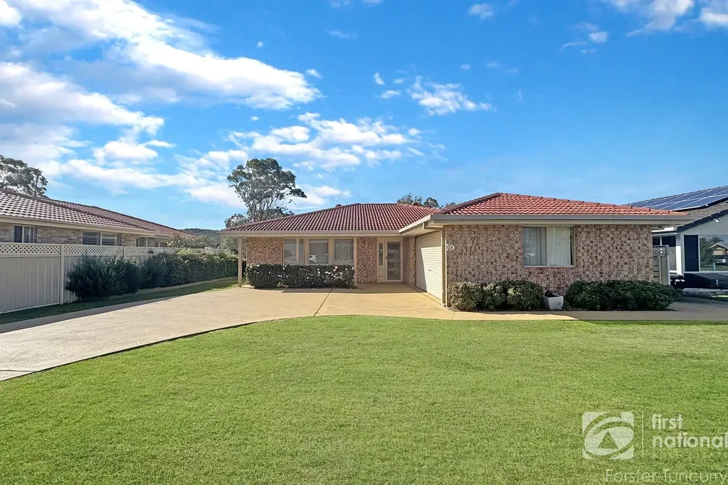 Spacious Family Home in a Peaceful Reserve-Side Location