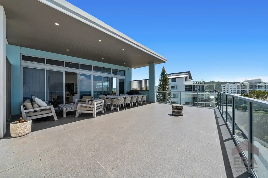 Palm Beach 5房  Elegant 436m2 Double Storey 5 Bedroom apartment with Spectacular Direct Ocean Views - Best Value in Palm Beach