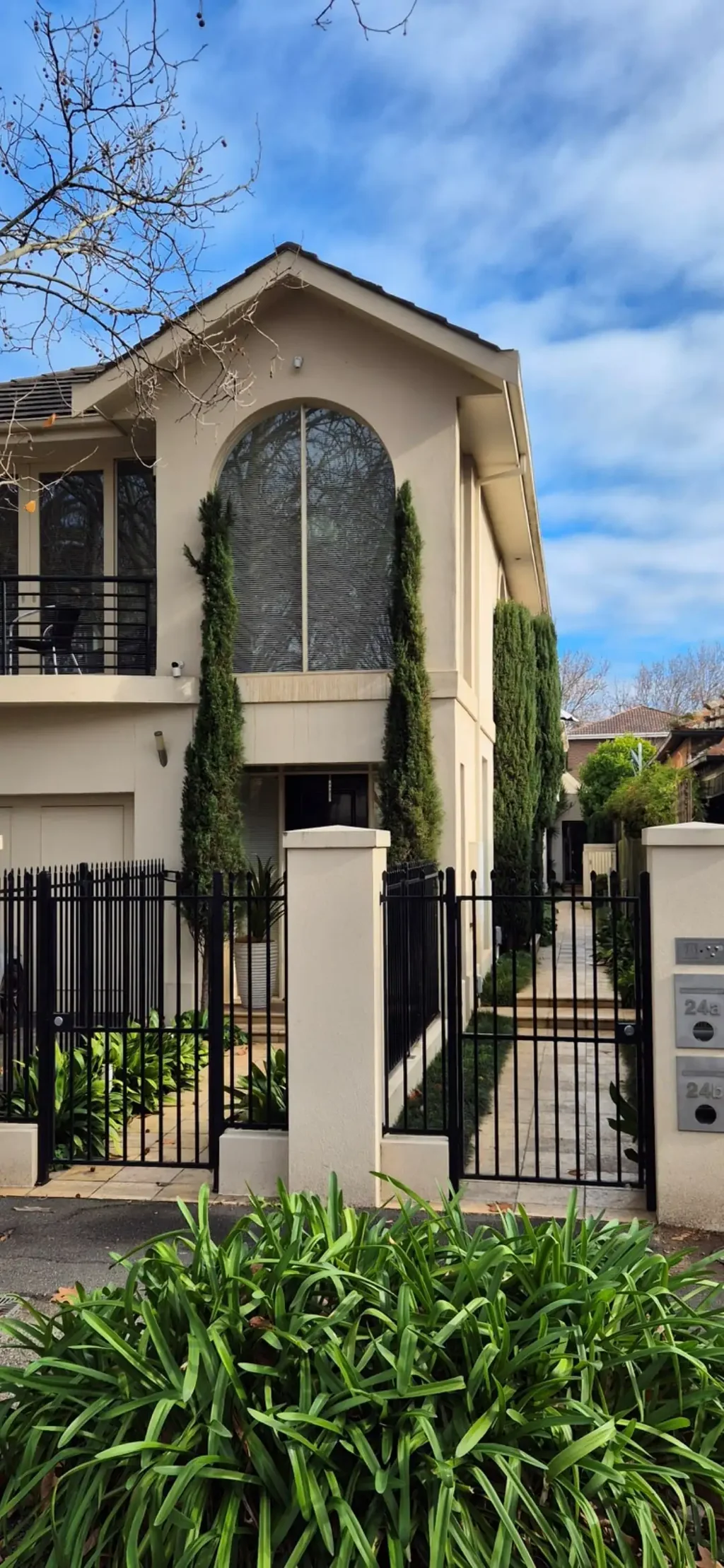 LARGE 3 BEDROOM TOWNHOUSE