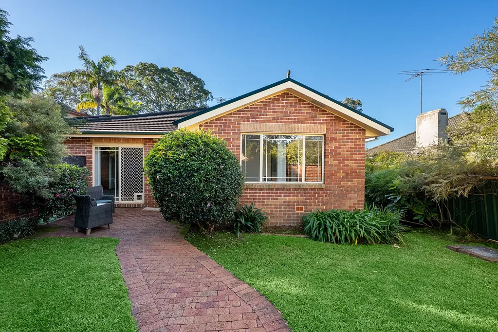 Caringbah 3房  Elegant Single Level Living located for lifestyle
