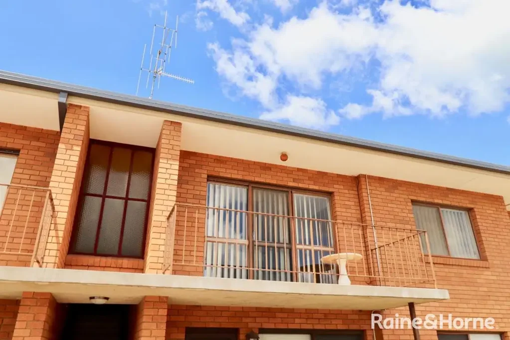 Perfect Piper - Upstairs Unit - Available 19.8.2026