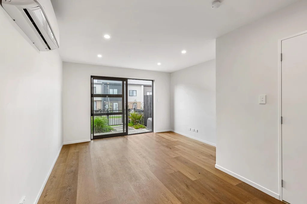 Near New Glen Eden Townhouse