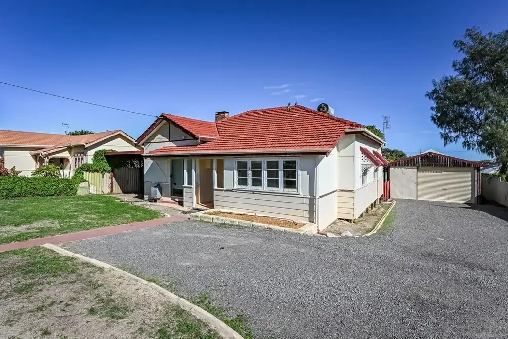 Geraldton 6 Slaapkamer Dual Living Opportunity with Endless Potential