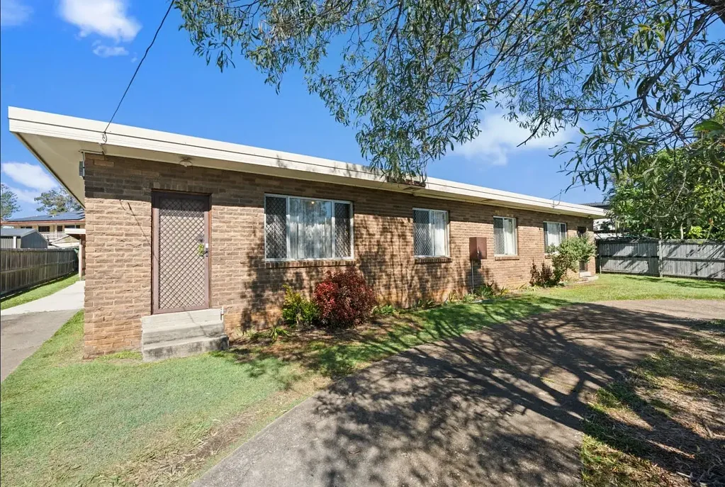 Freshly Renovated 2 Bedroom Duplex with Private Yard